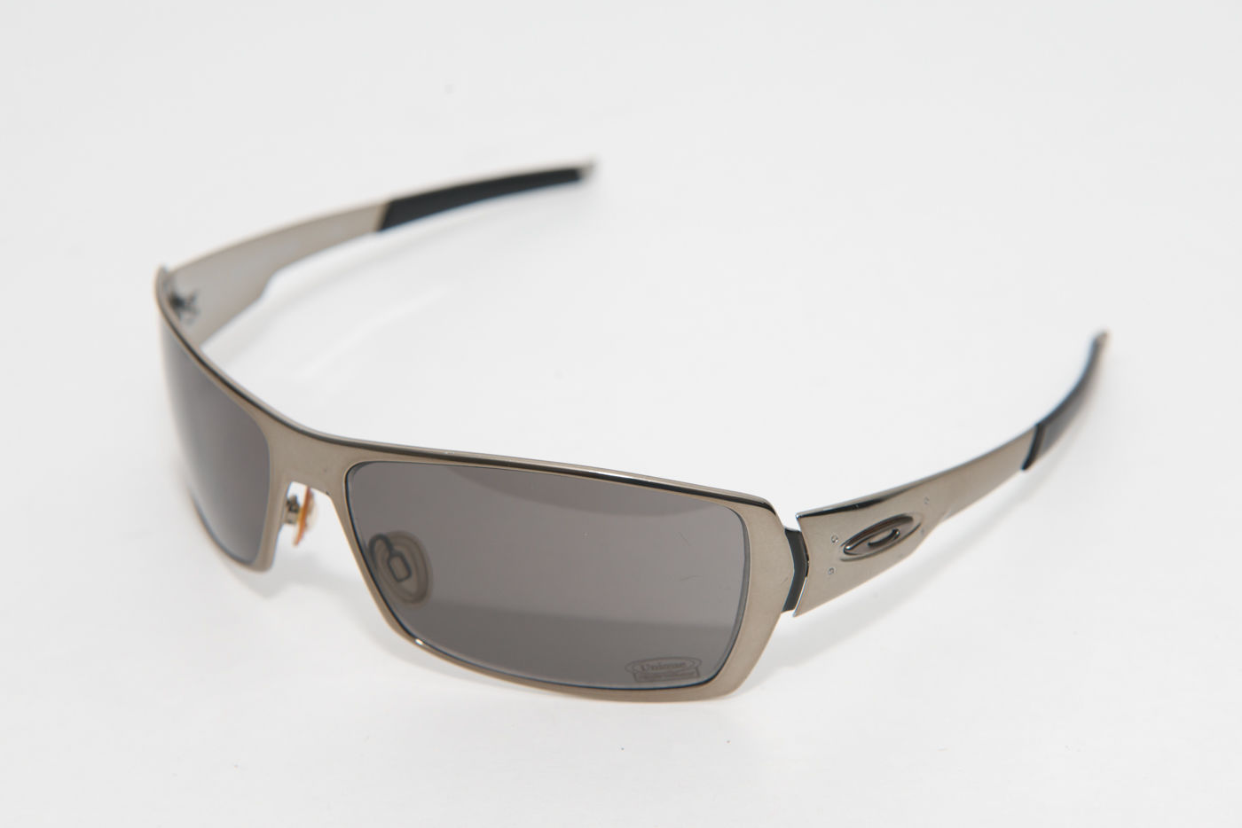 oakley spike titanium iridium