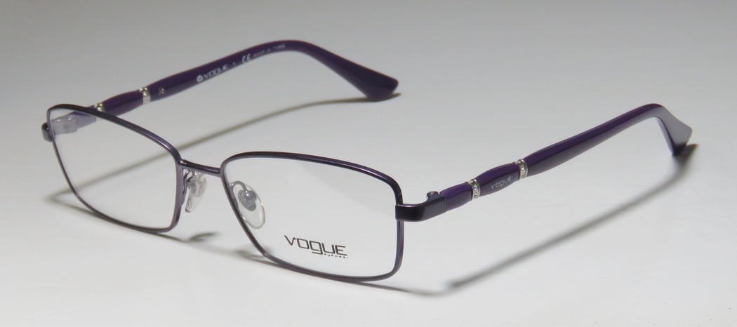 VOGUE 3922-B 940