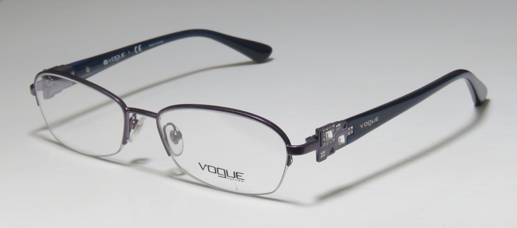 VOGUE 3881-B 940